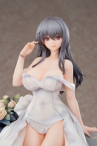 アズールレーン」より純白のドレス衣装「輝かしの麗裳」を纏ったカリブ