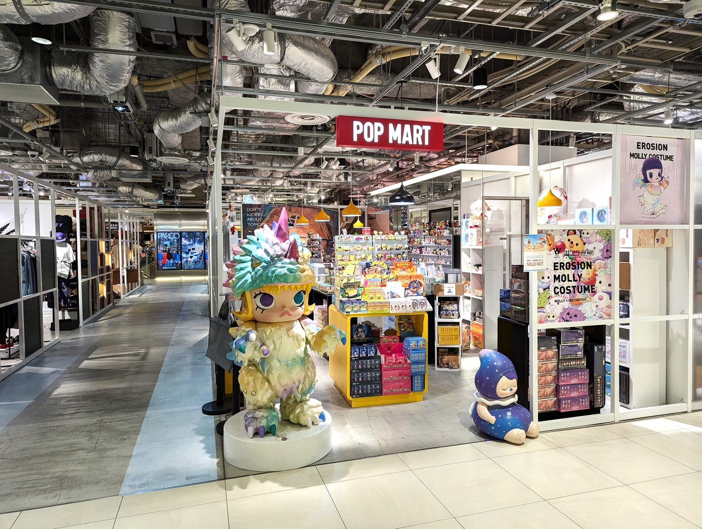 すぐ近くにはPOP MARTの直営店も確認できた