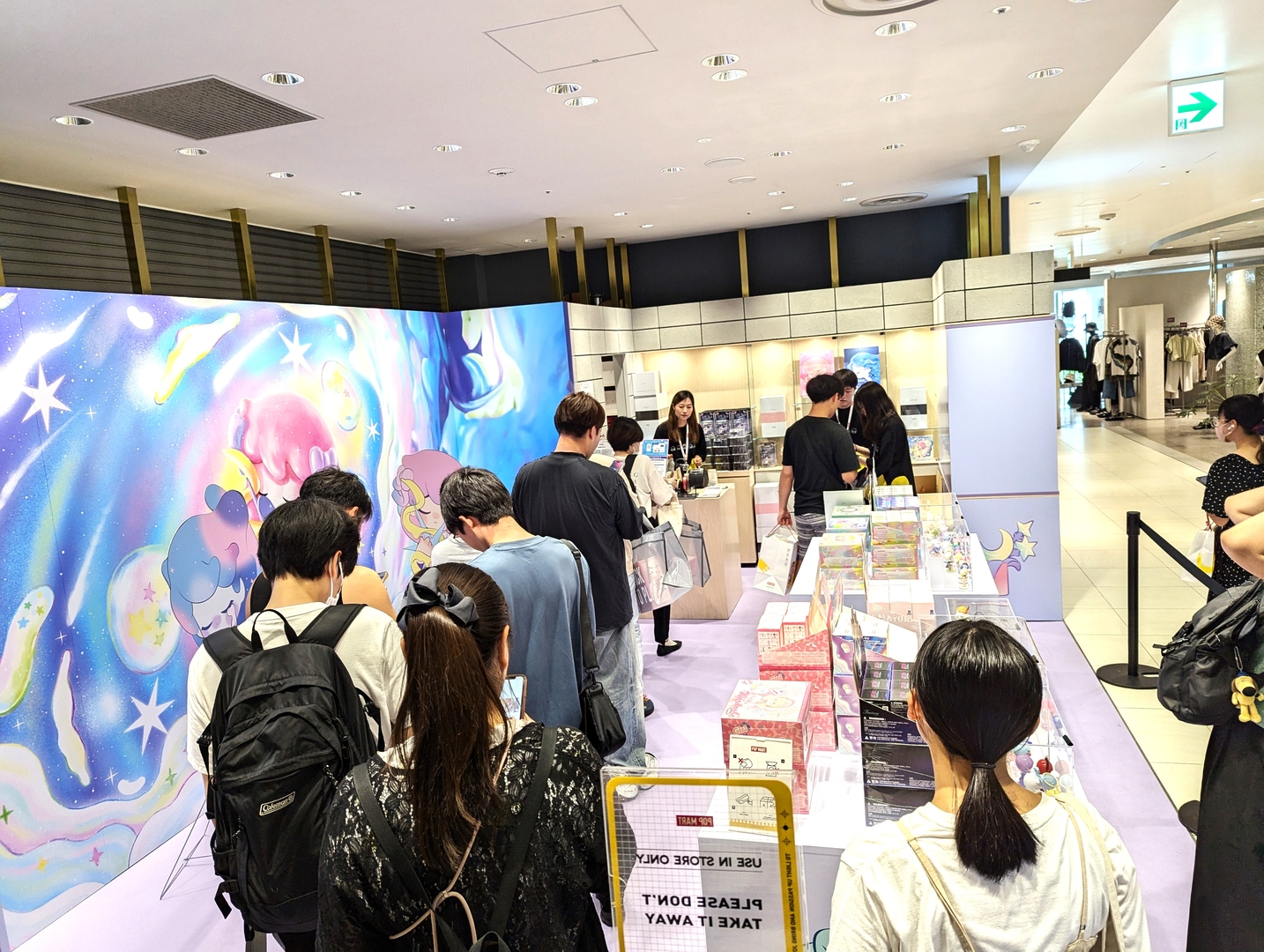 開店から数分であっという間に行列ができていた