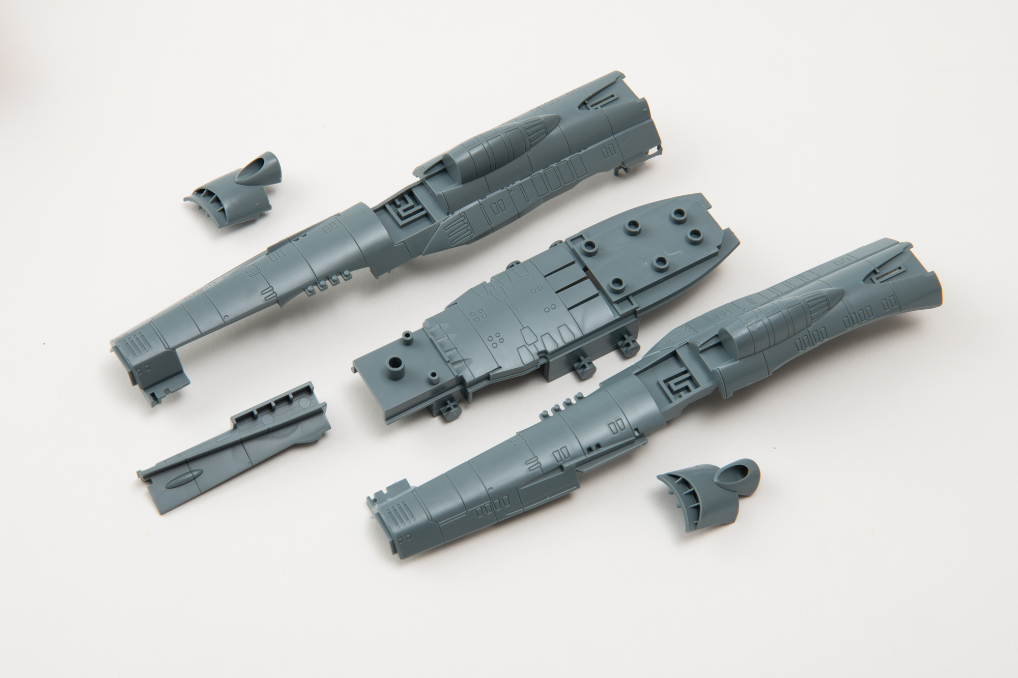 船体前方パーツ。ここを見ただけでもディテールの細かさが伝わってくる。