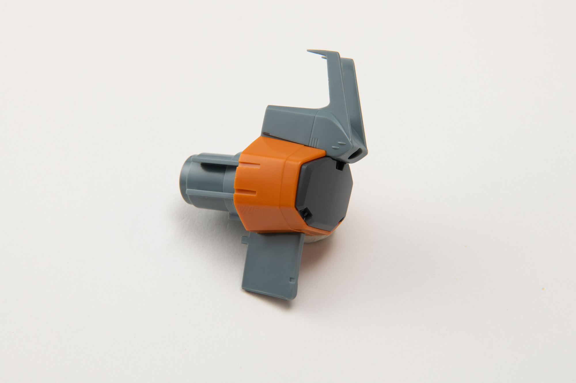 先端パーツ完成。ビビットなオレンジと濃いグレーによって先端が目立ってかっこいい！