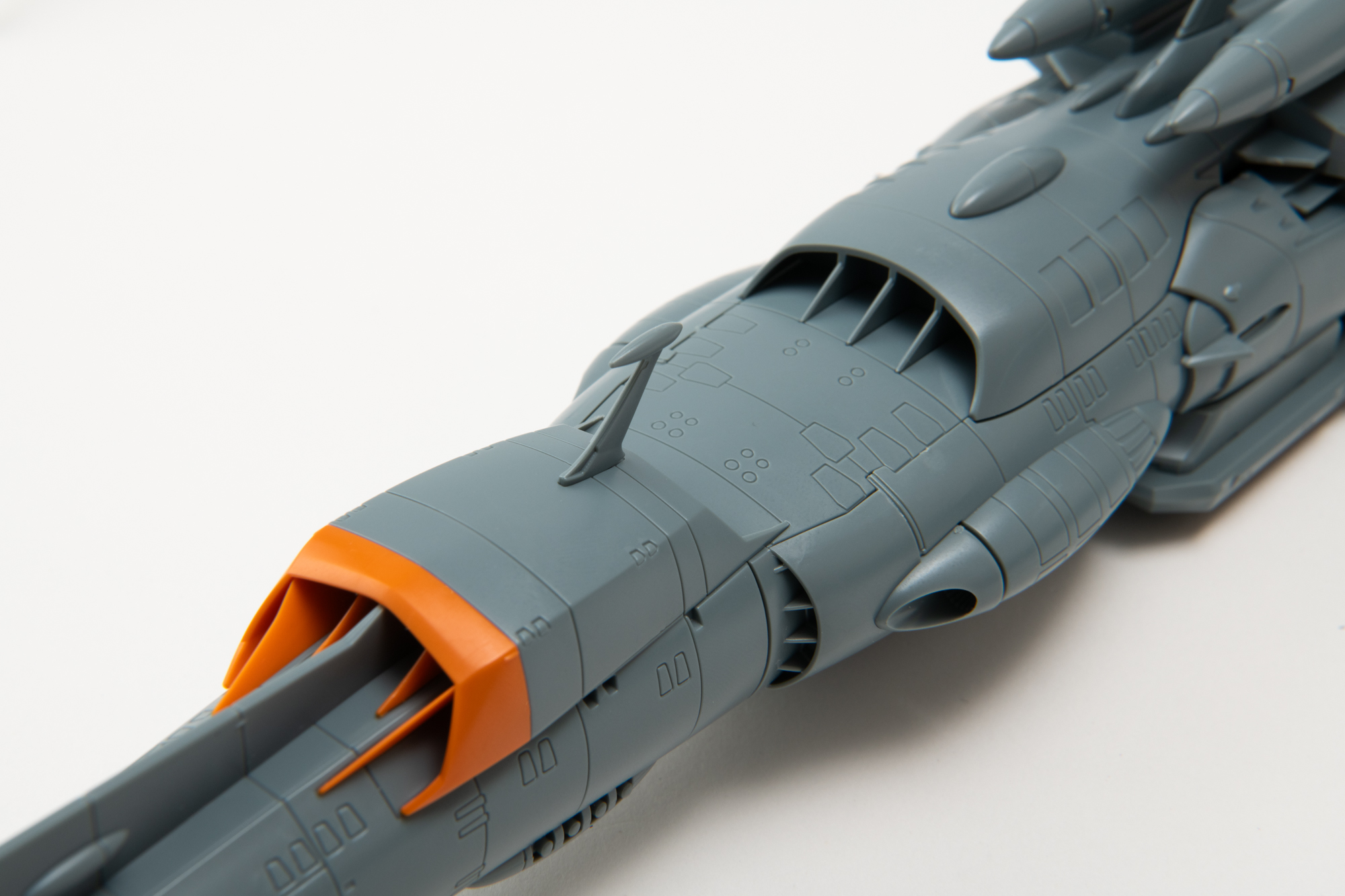 取り付けるだけで底面にも立体感が出てくる。