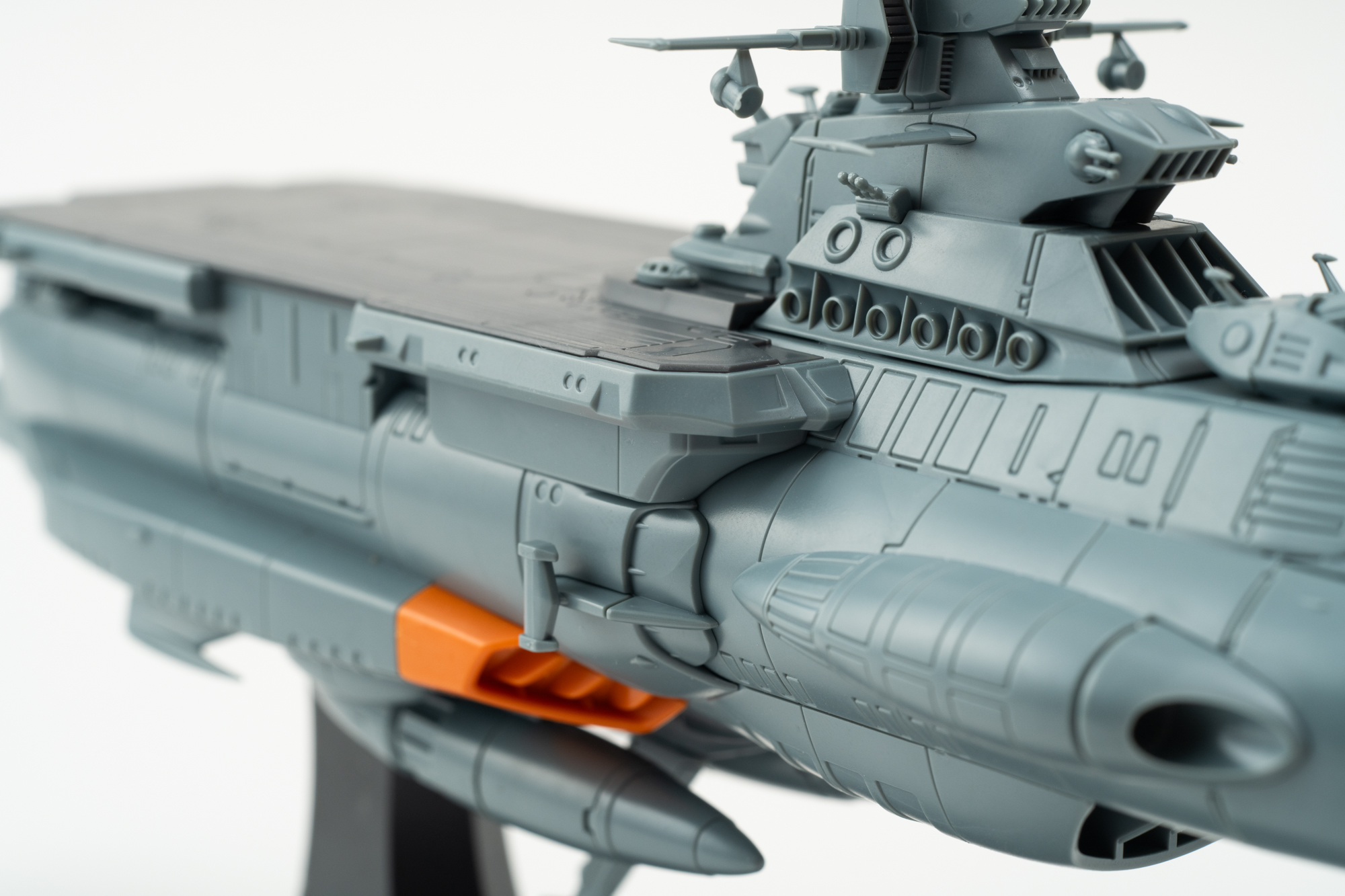 側面アップ。細かい凹凸とディテール感。塗装、スミ入れでより完成度をあげるのもいいだろう。