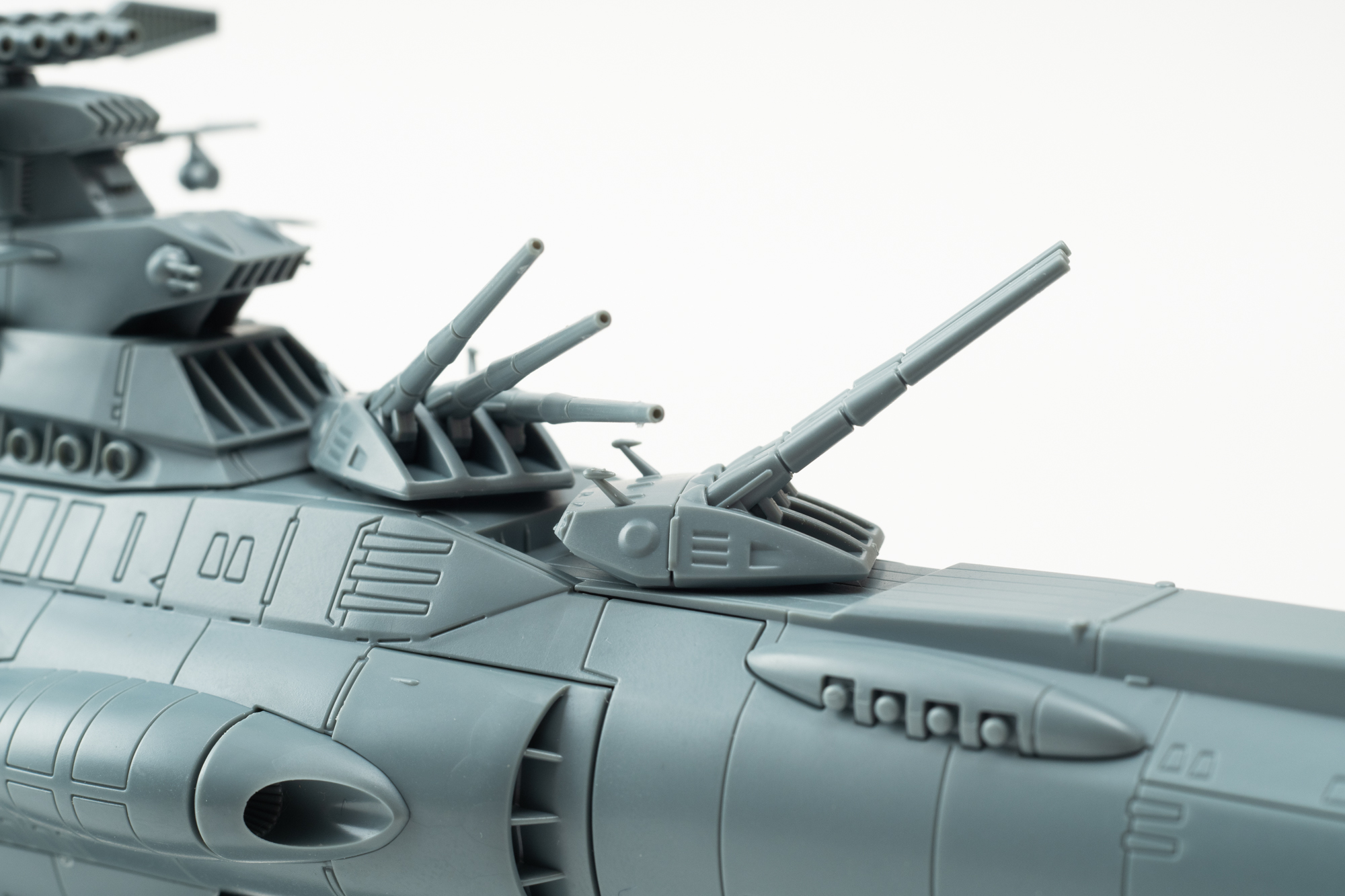 30.5センチ三連装収束圧縮型衝撃波砲塔の向きを変えて動きをつけられる。