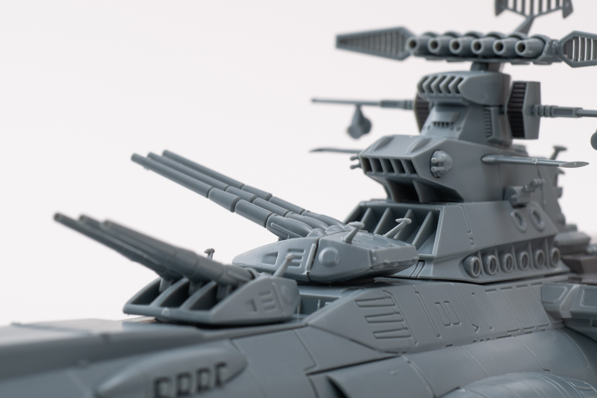 30.5センチ三連装収束圧縮型衝撃波砲塔の向きを変えて動きをつけられる。