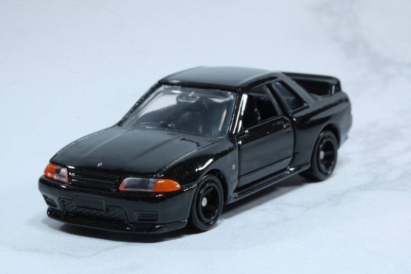 重量感あるボディにハイパワーを感じさせるスカイライン GT-R（BNR32）