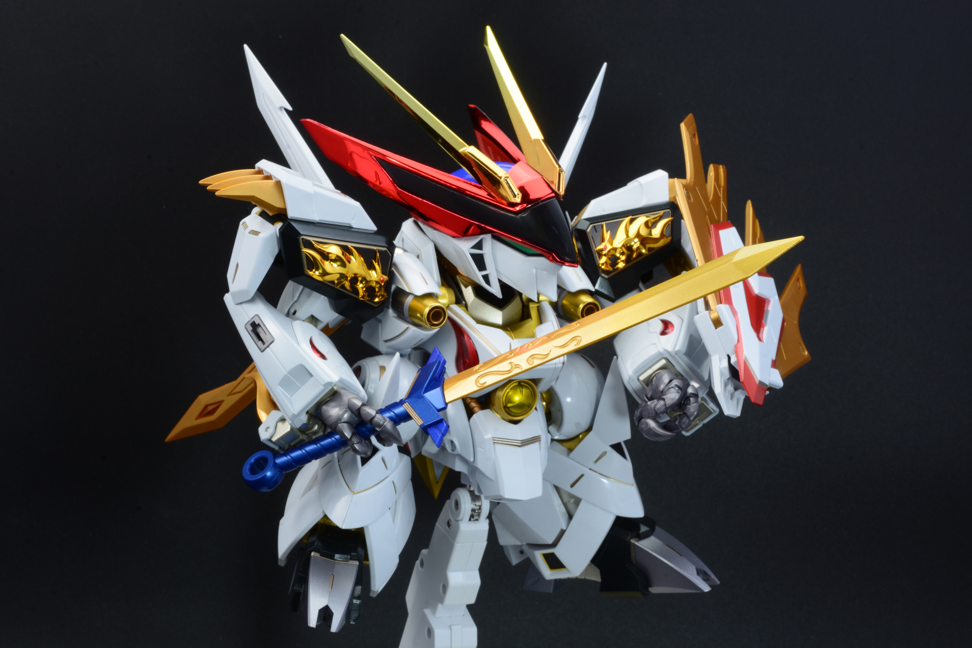 「DRAGON SCALE 龍王丸」は、龍王丸フィギュアの決定版と言える商品だ。ダイキャストがふんだんに使われ、アクション、変形とプレイバリューも高い