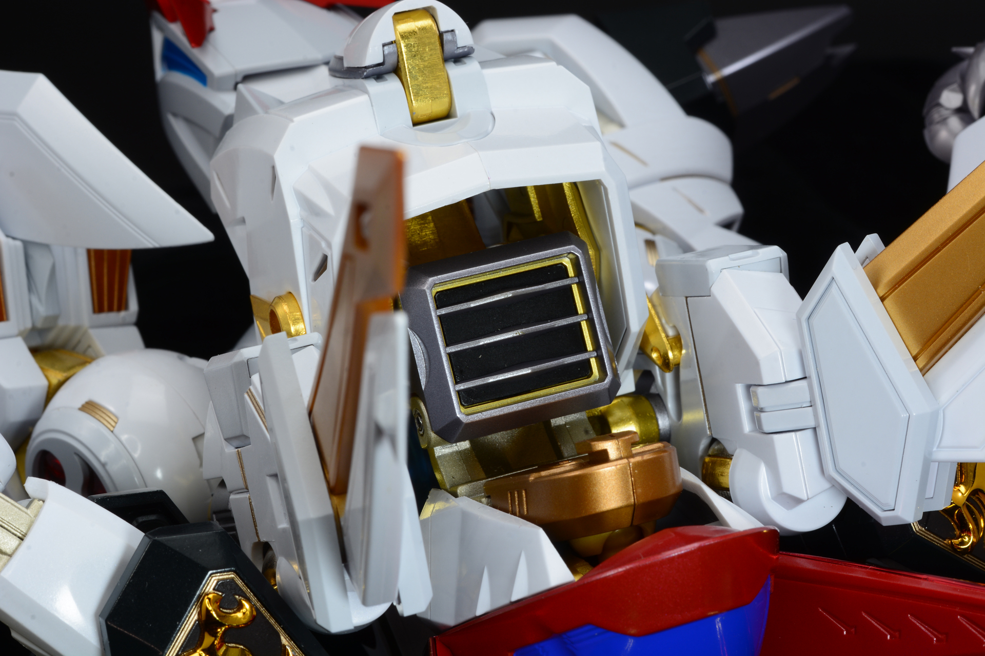 胴体からダクトが現れる。これまでの立体物では表現が難しかった部分だ