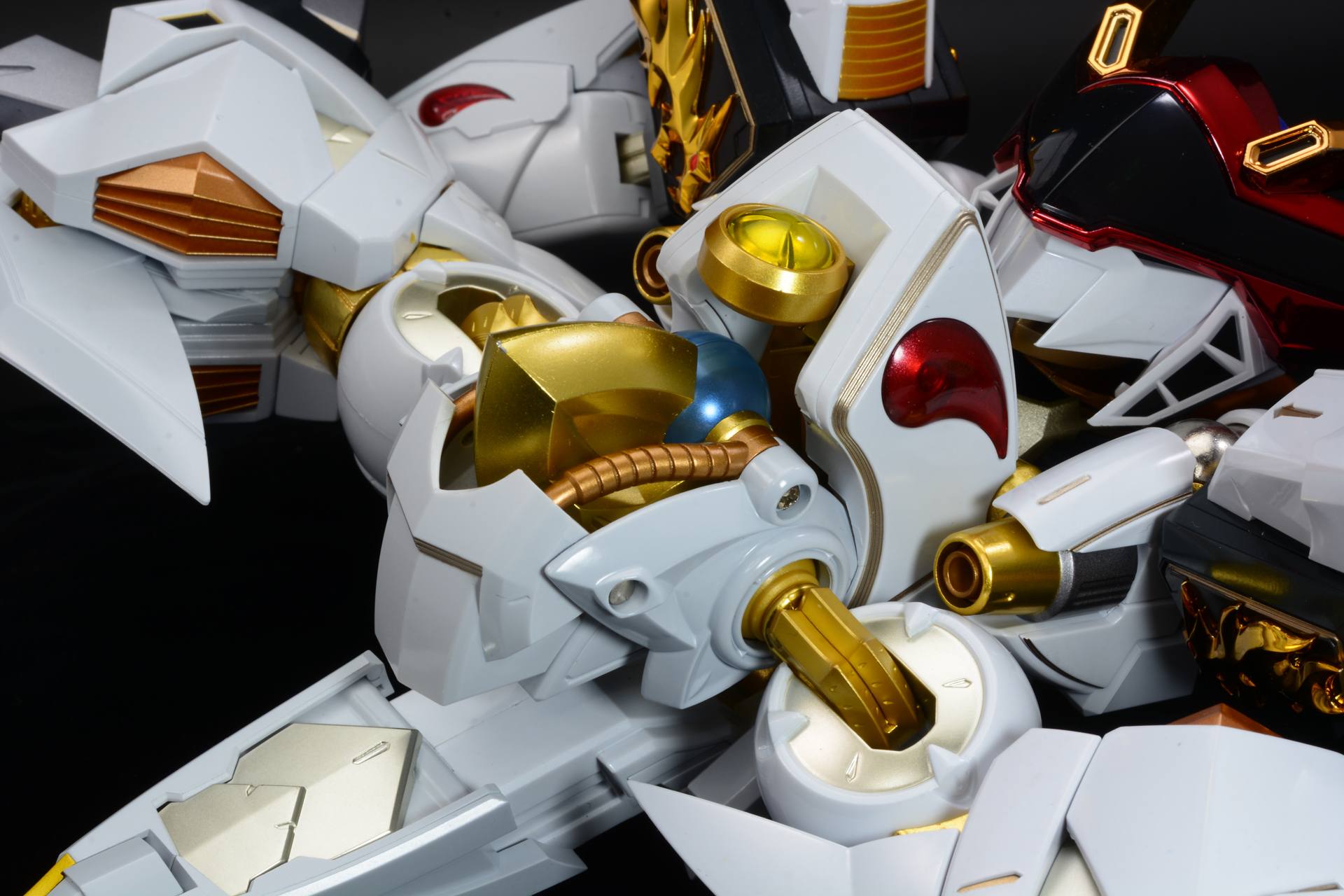 変形時胴体内部の“青い球”が見えるのが楽しいポイント