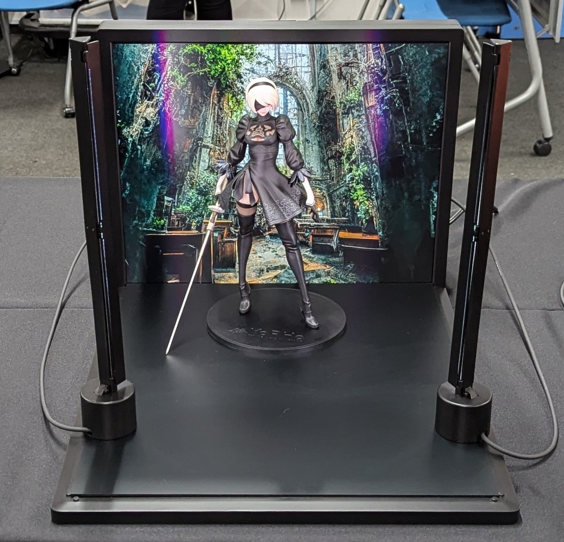 ゲーム「NieR:Automata」に登場する「NieR:Automata 2B(ヨルハ二号B型)」のフィギュアも見本として展示されていた。こちらは木々が生い茂る背景が設定されている