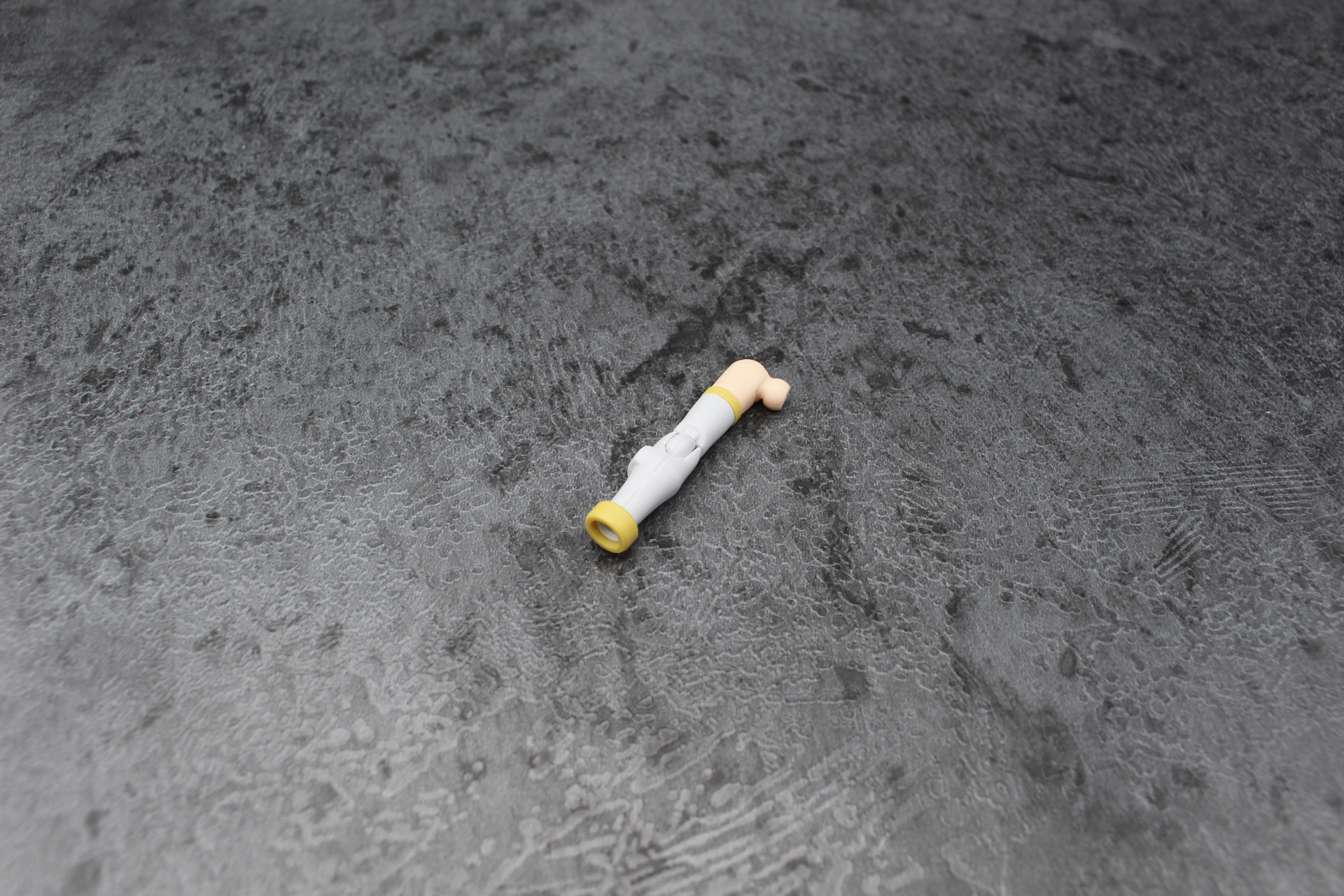 腕の組み立て。構造は他のシリーズと基本的に同じだ。