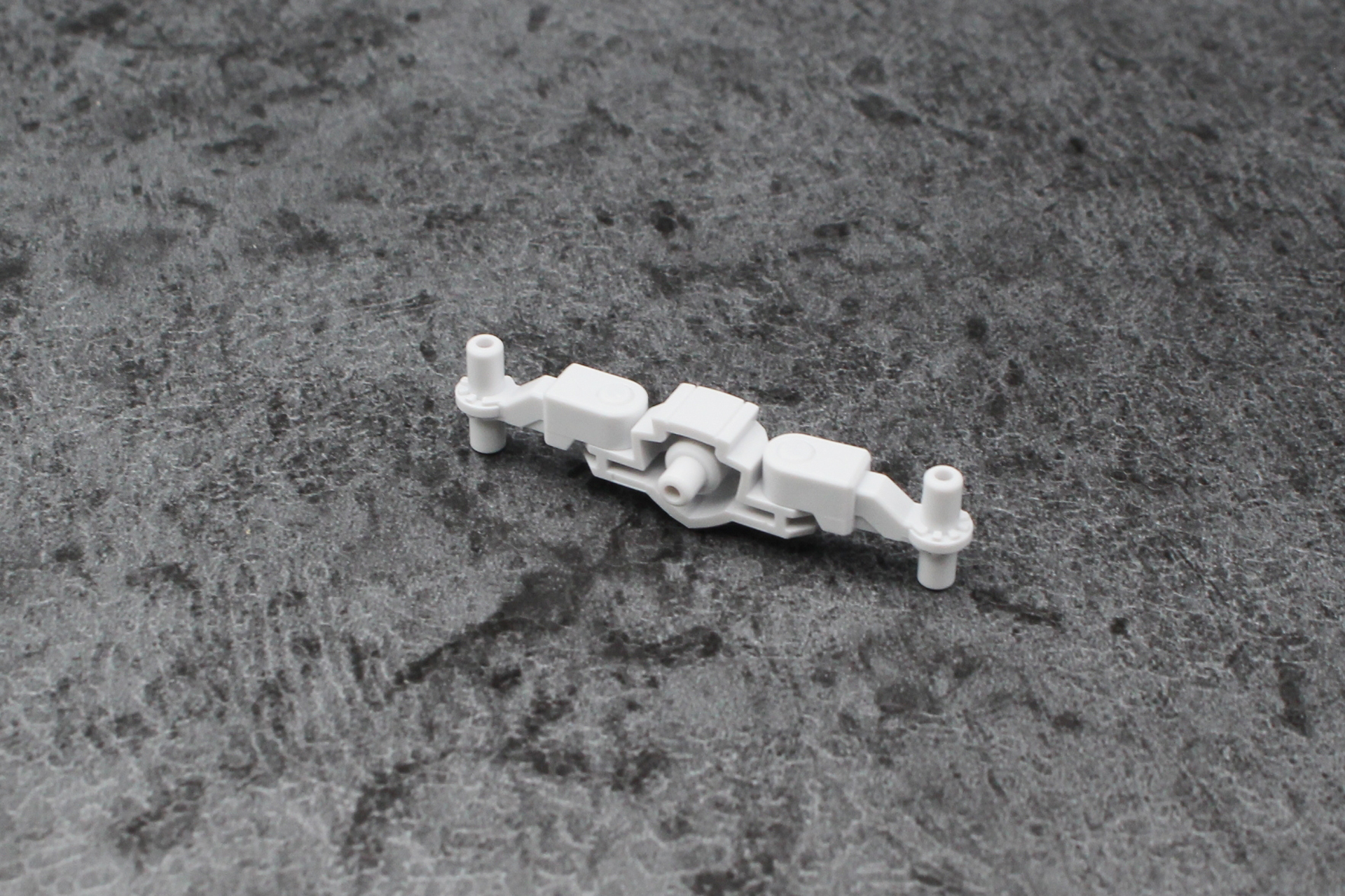 中央部分のジョイントを組み立てる