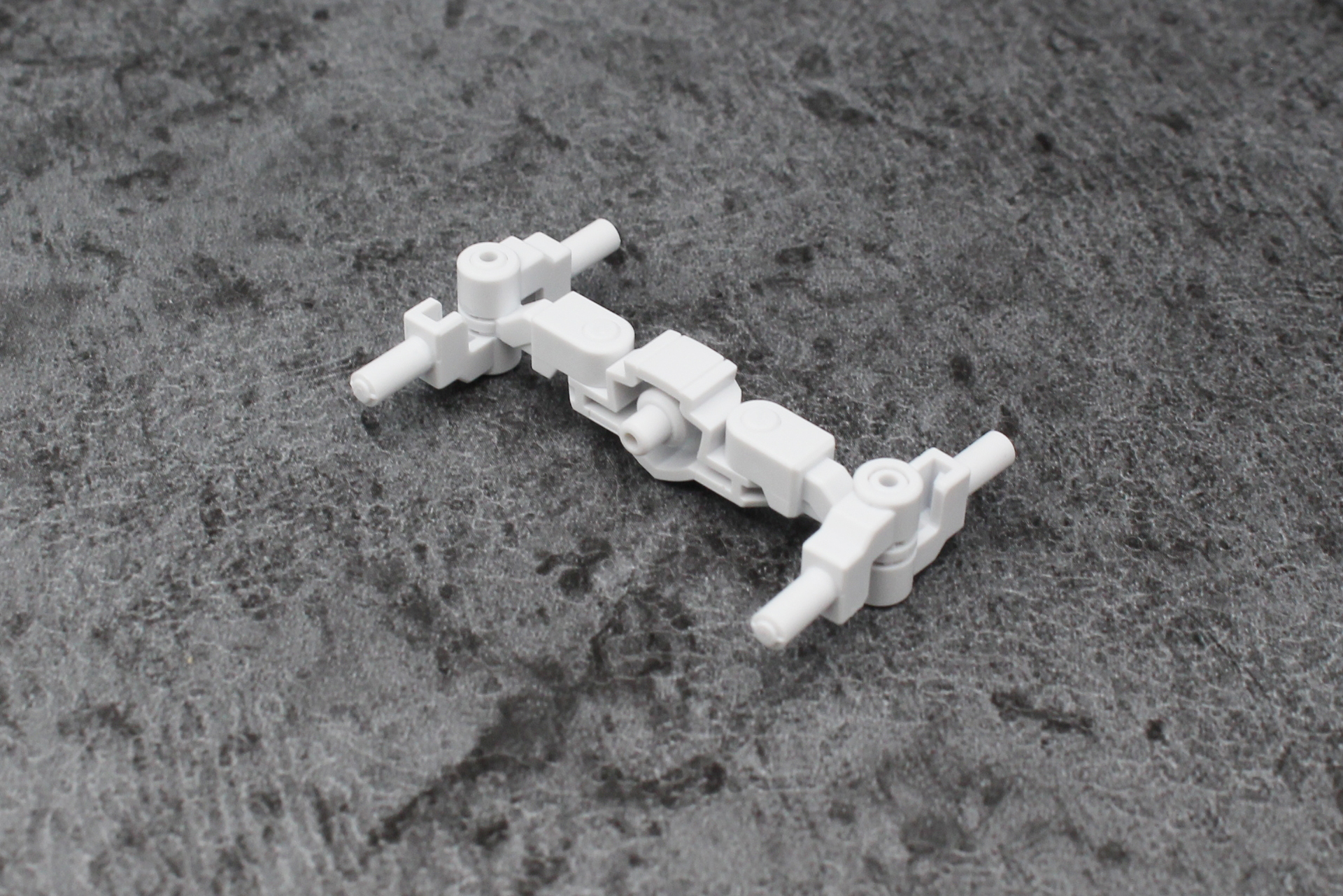 中央部分のジョイントを組み立てる