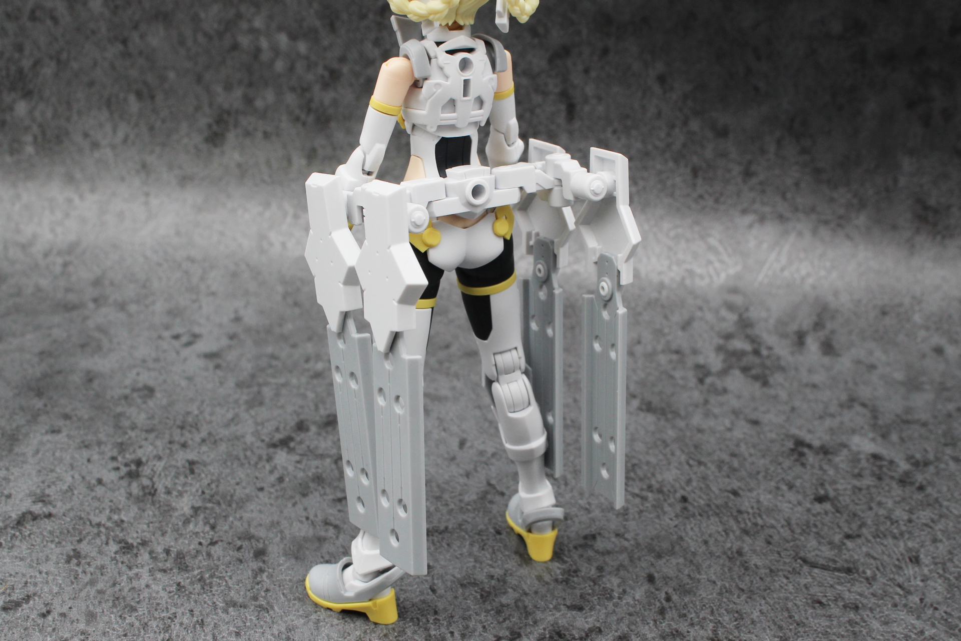 アーマーパーツは腰の3mm穴に取り付けるのがデフォルトだ