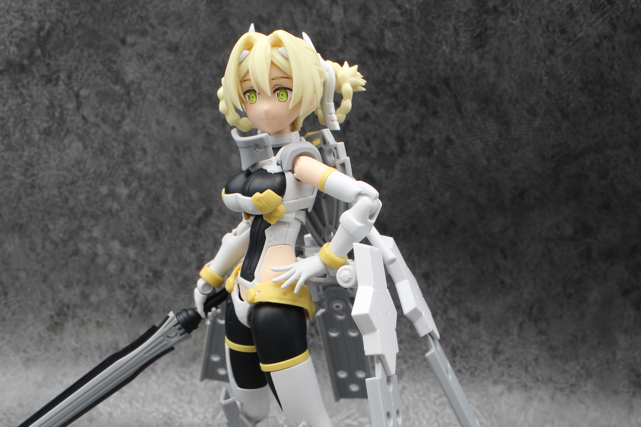 アームドモードの完成。重心がやや後ろになって倒れやすいので、アクションベースの使用を推奨する