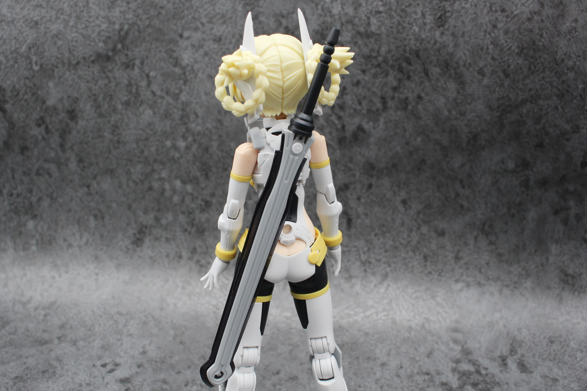 3mmジョイントを上手く使えば剣を身体に取り付けることもできる