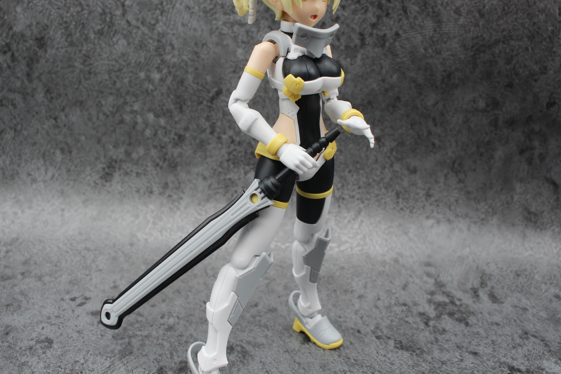 3mmジョイントを上手く使えば剣を身体に取り付けることもできる