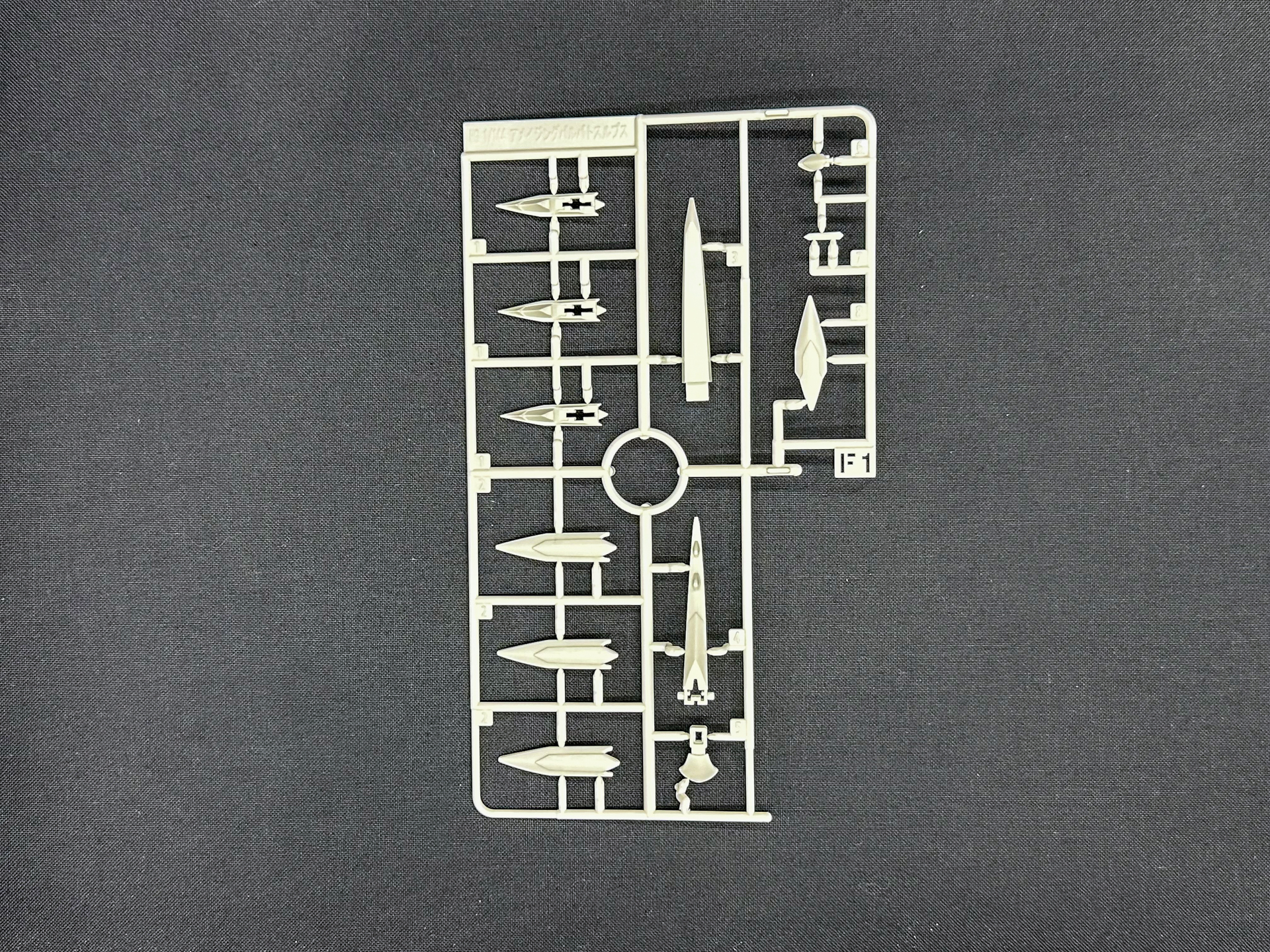 「HG 1/144 ガンダムアメイジングバルバトスルプス」を構成するランナー。7枚のランナーが新規造形ランナーとなります。