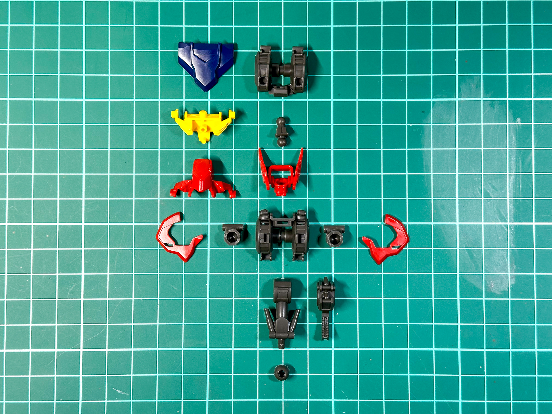 組み立て前の胴体部。全14パーツにて構成されています。