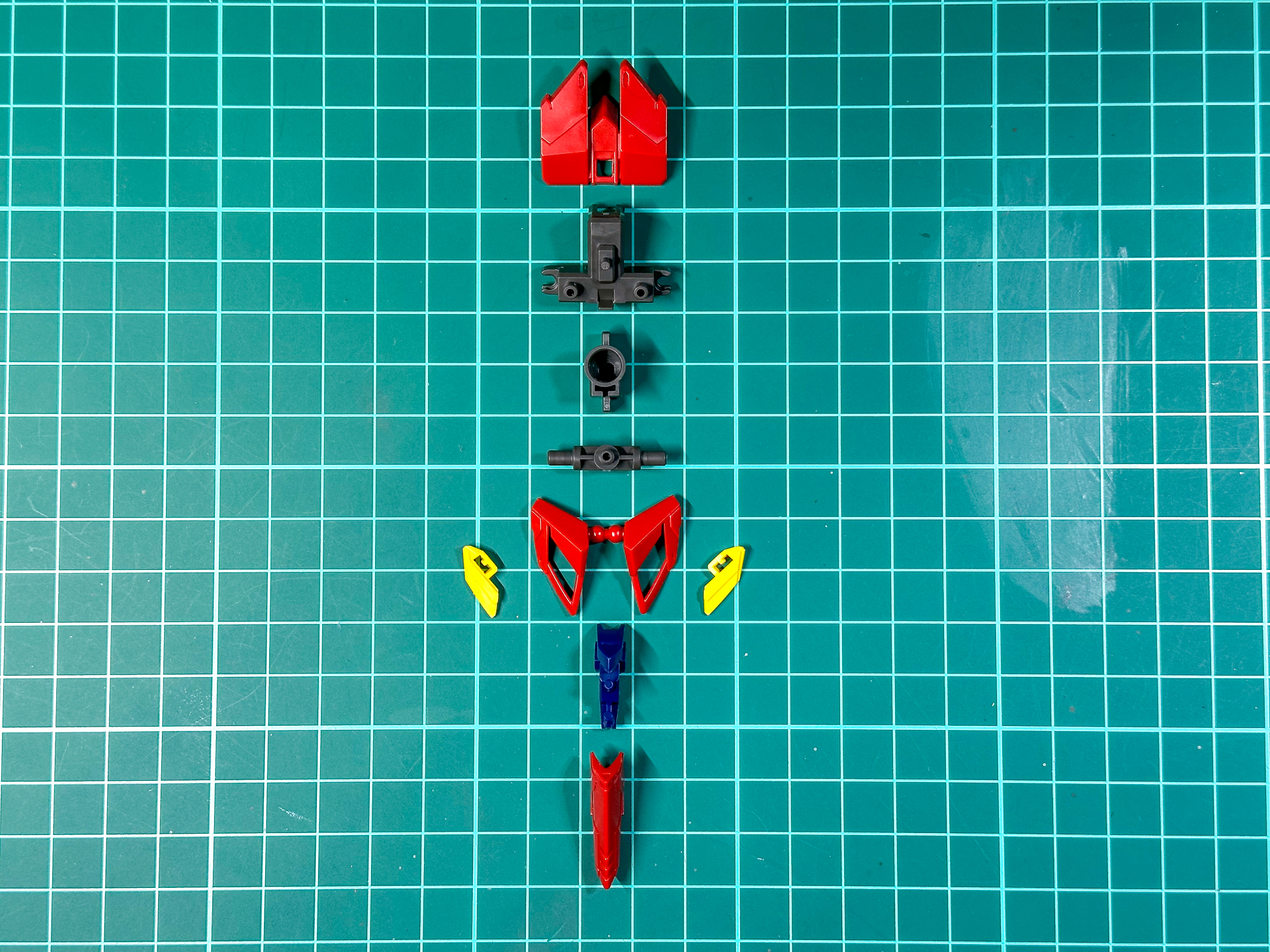 組み立て前の腰部。全9パーツにて構成されています。