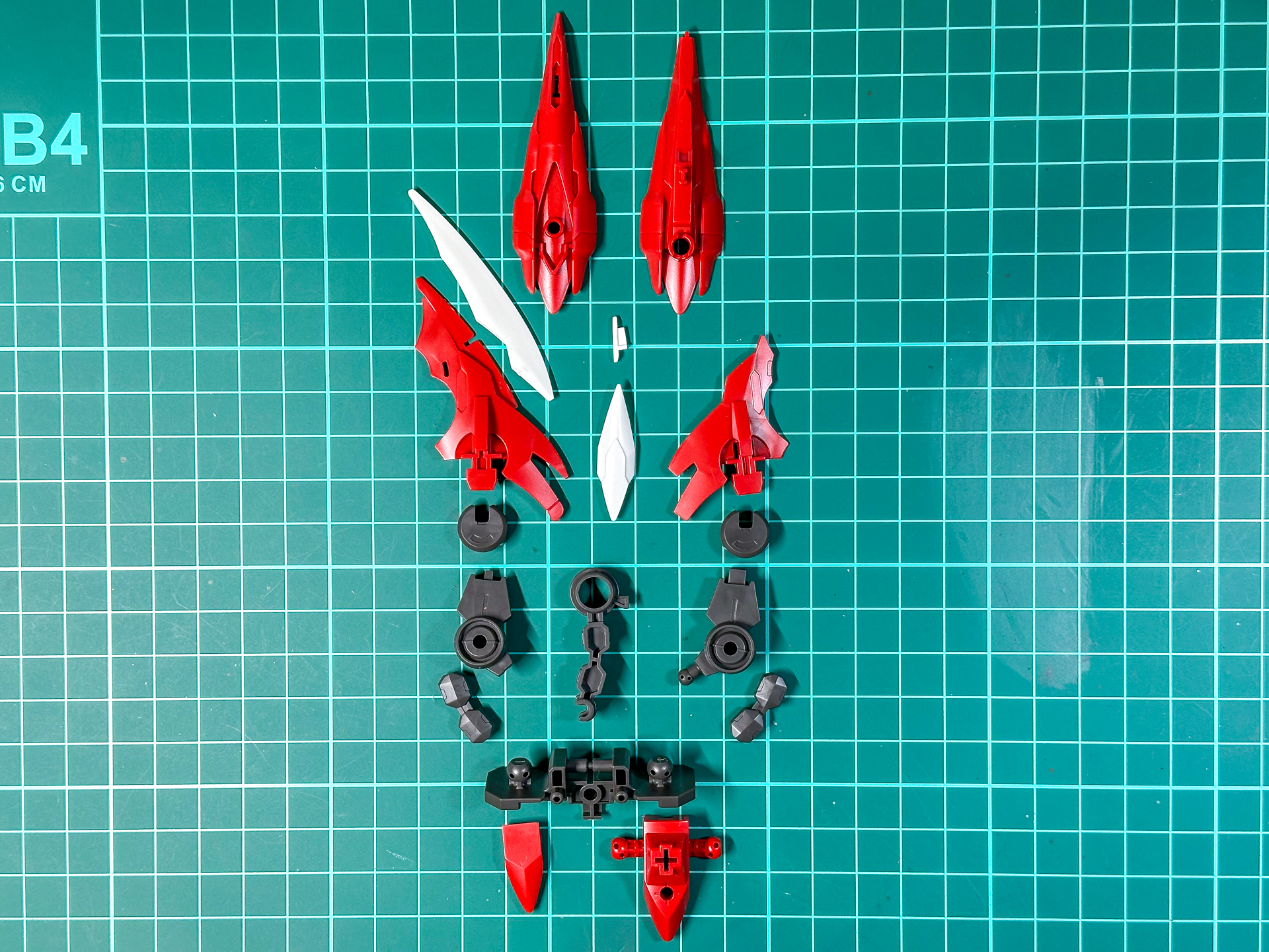 組み立て前のブースター基部。全17パーツにて構成されています。