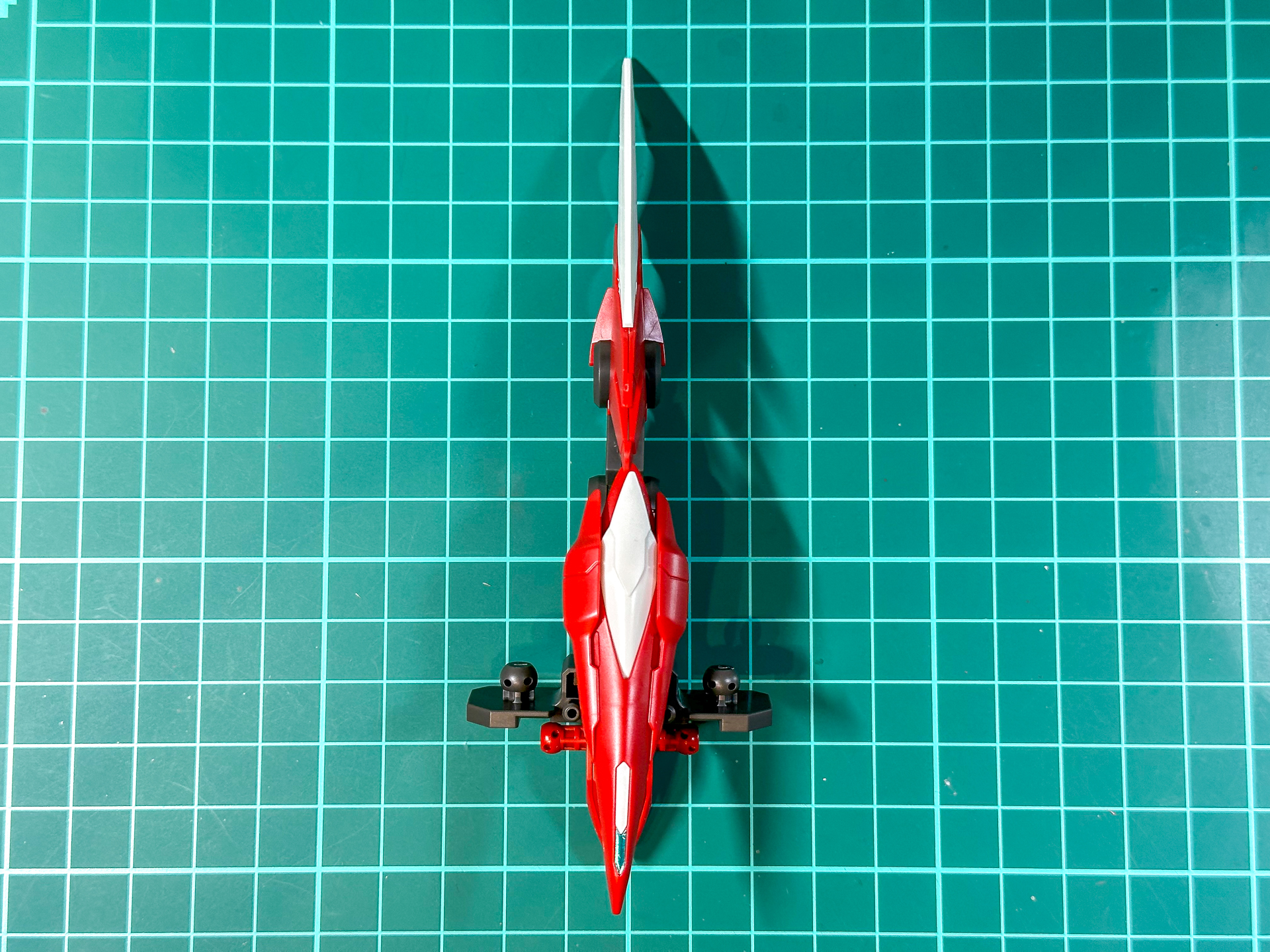 組み立てが完了したブースター基部。バインダー等各部との接続はボールジョイントによる接続となっています。