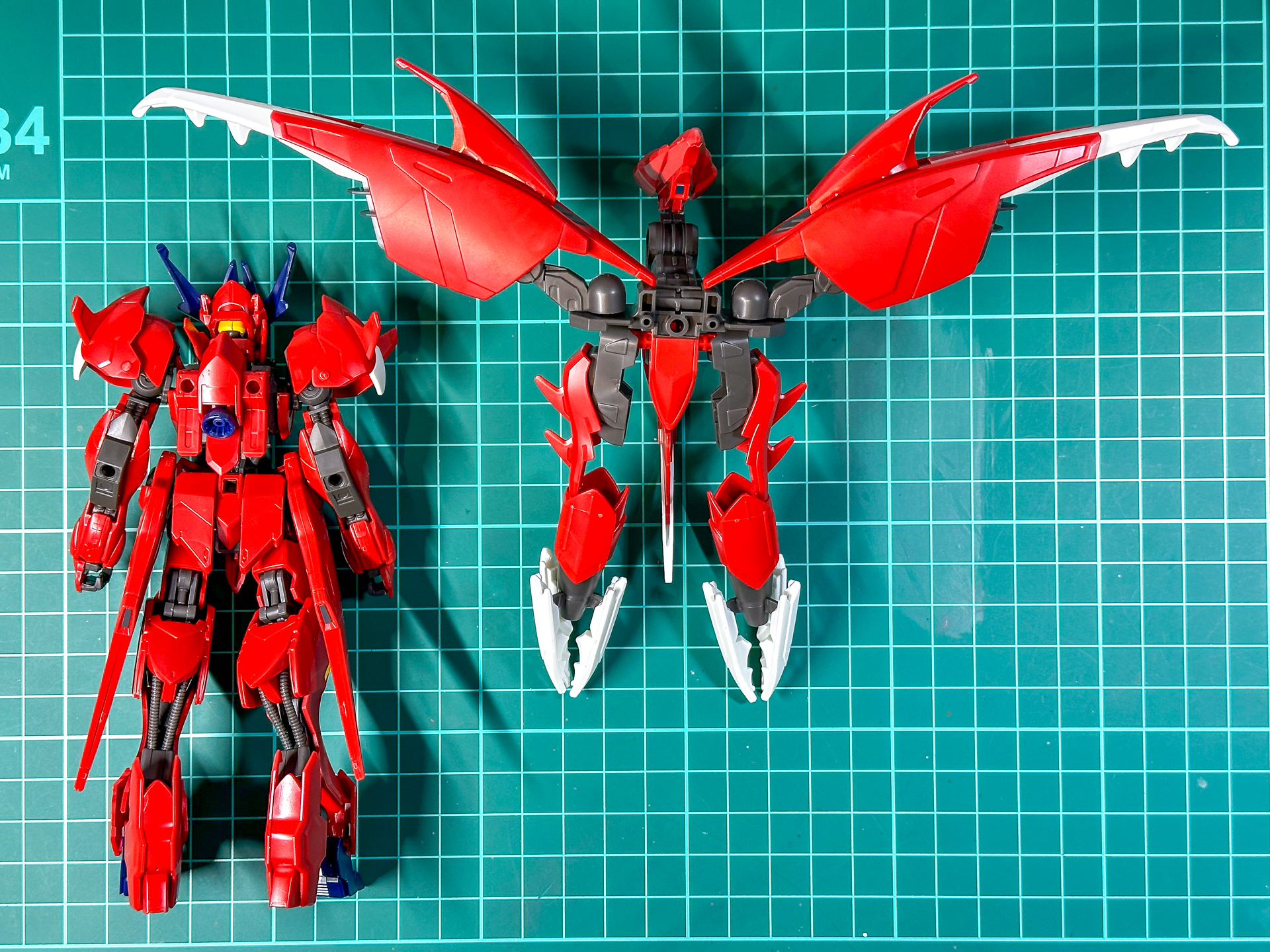 ブースターと本体の合体は2か所の軸接続にて合体します。