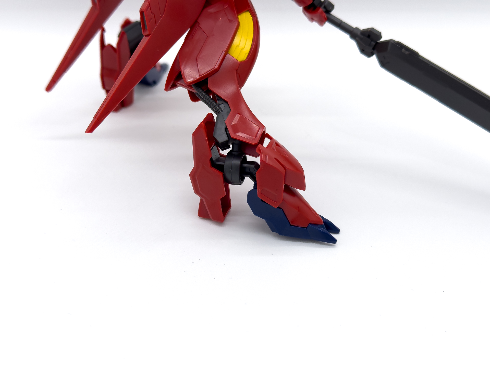 『鉄血のオルフェンズ』のガンダムキットは足首の可動が優秀なので接地性はばっちりです。