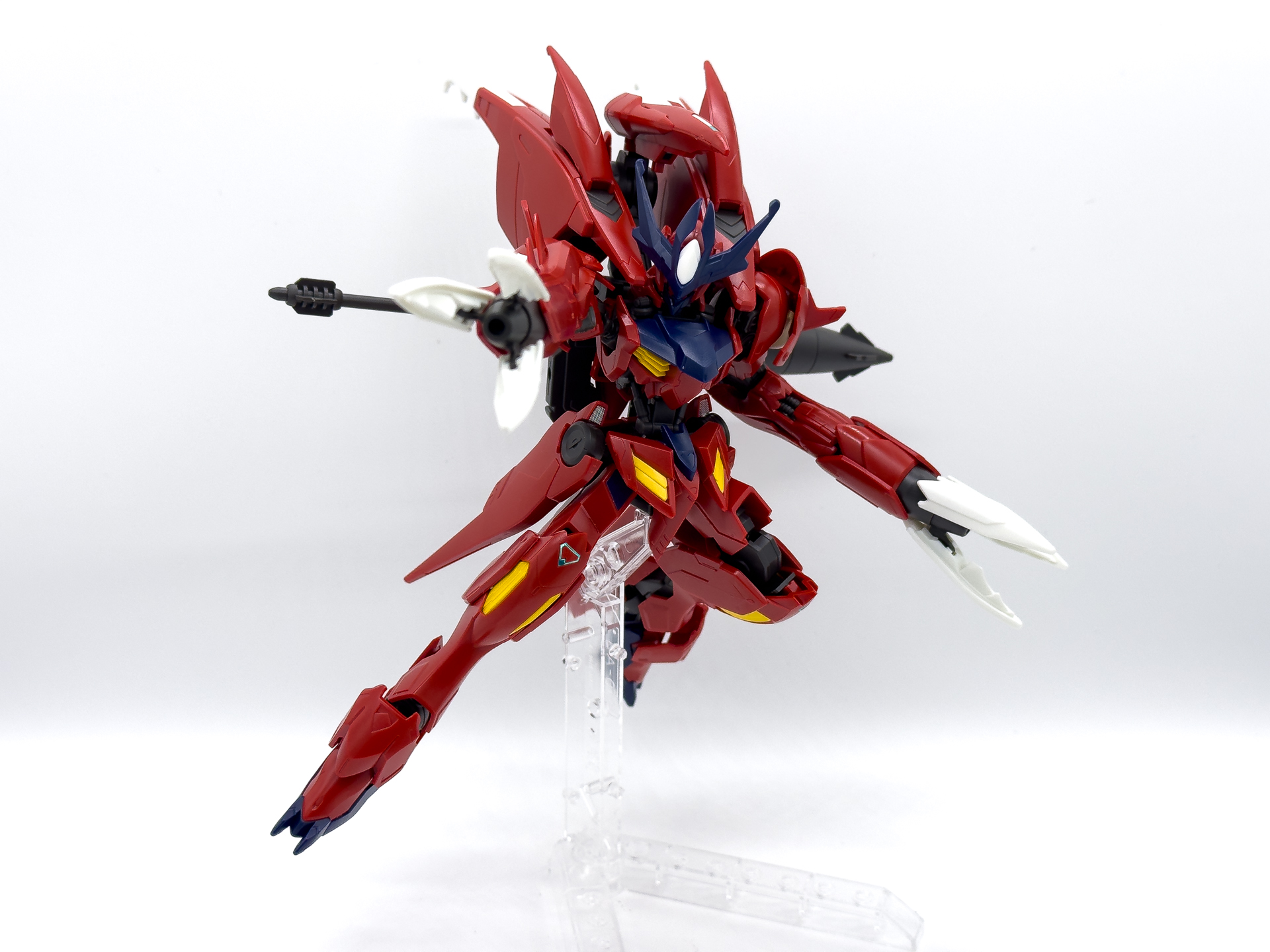 クロー部分を展開してみました。第紅形態とプロポーションが大きく変わります。