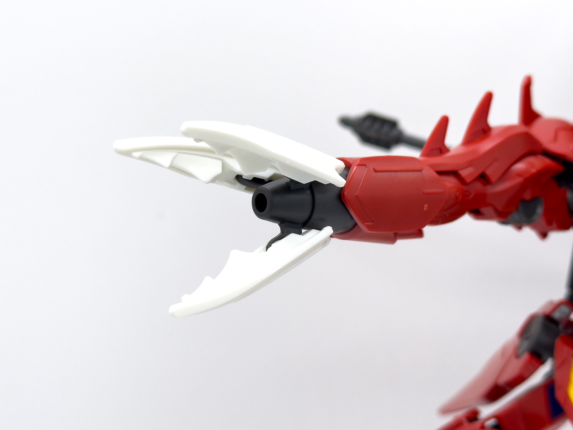 クローは自由に開閉できます。