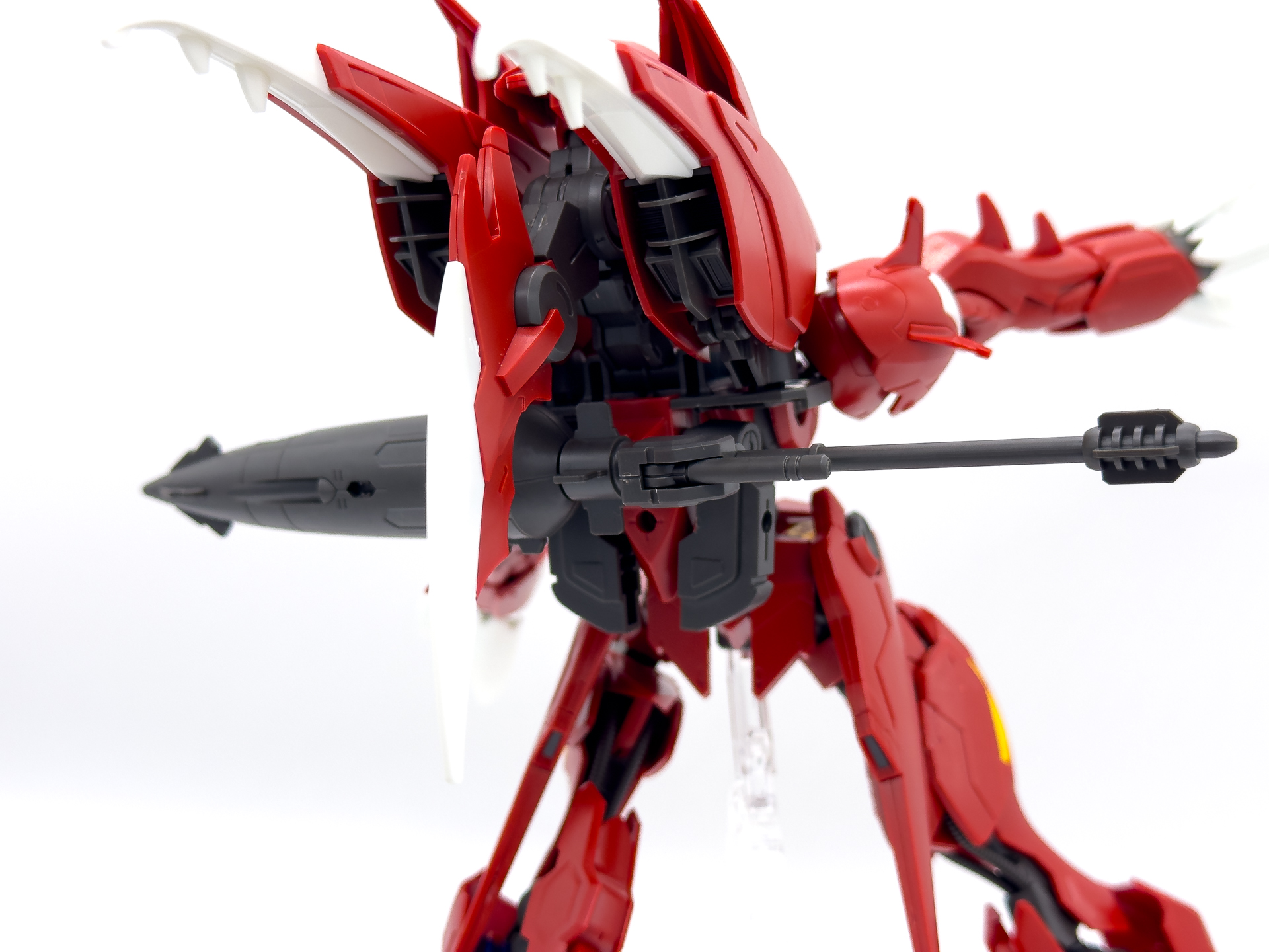 アメイジングメイスは背面にマウントできます。