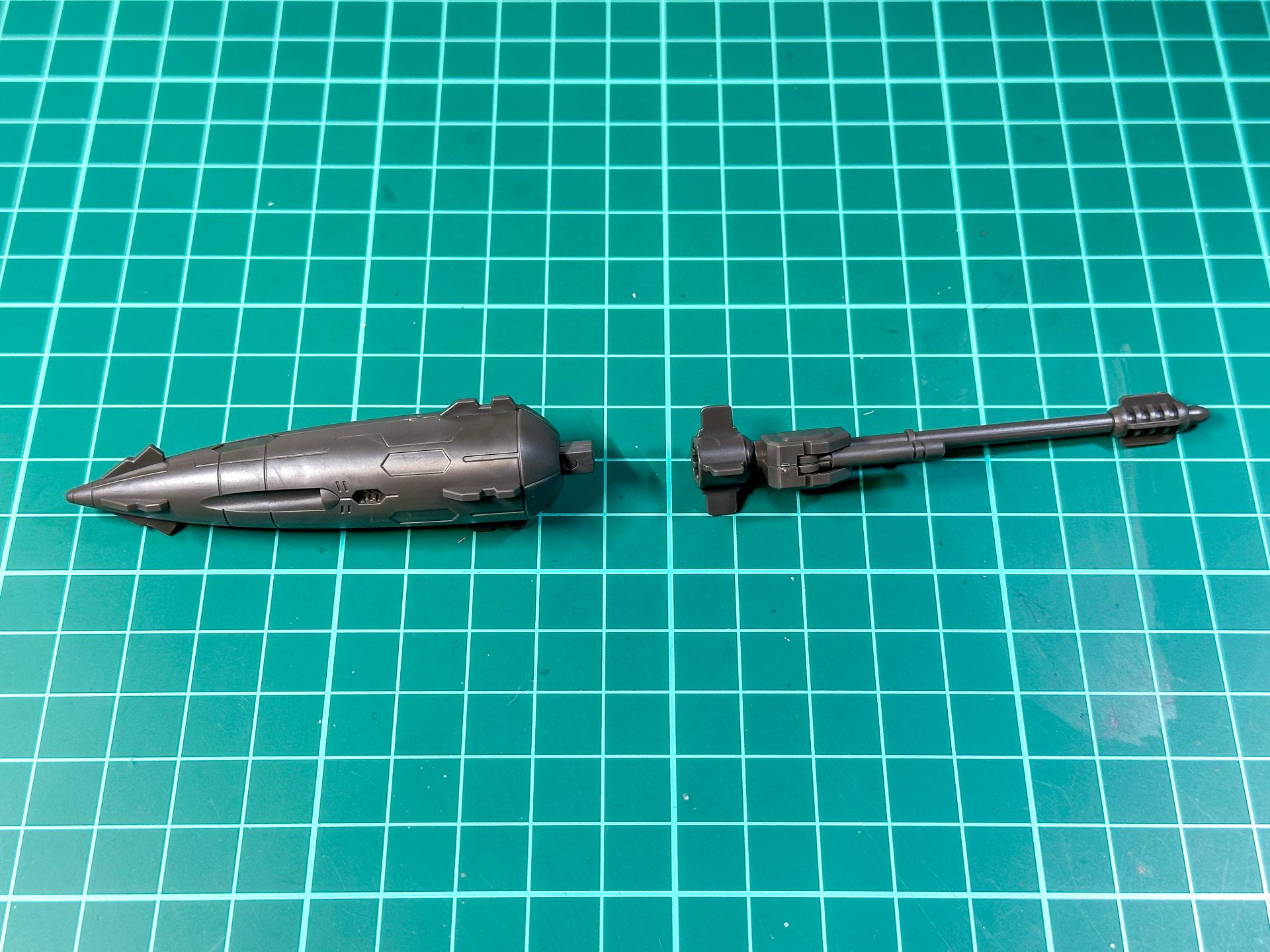 アメイジングメイスは一度分解した後に先端部分を90°回転させて取り付けます。