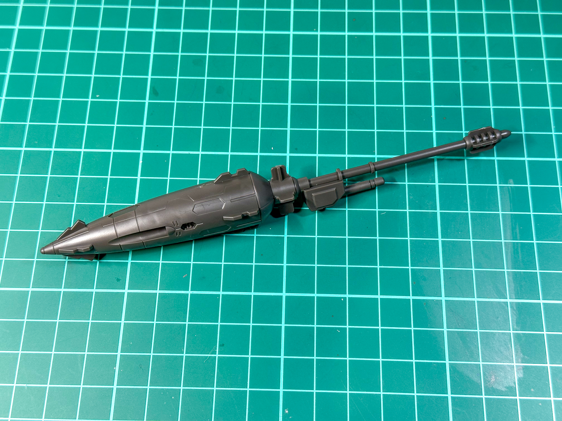 アメイジングメイスは一度分解した後に先端部分を90°回転させて取り付けます。