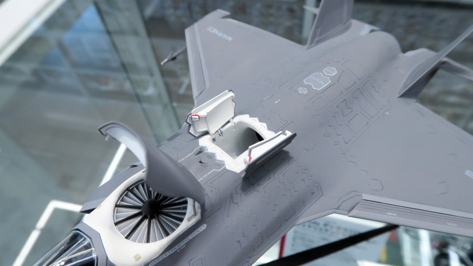 リフトファン空気吸入口/排出口や補助空気吸入口