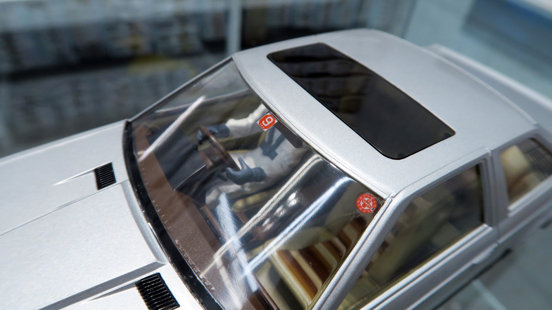 モケットシートのストライプ柄はスライドマークで再現されているので塗り分ける必要がないのはありがたい