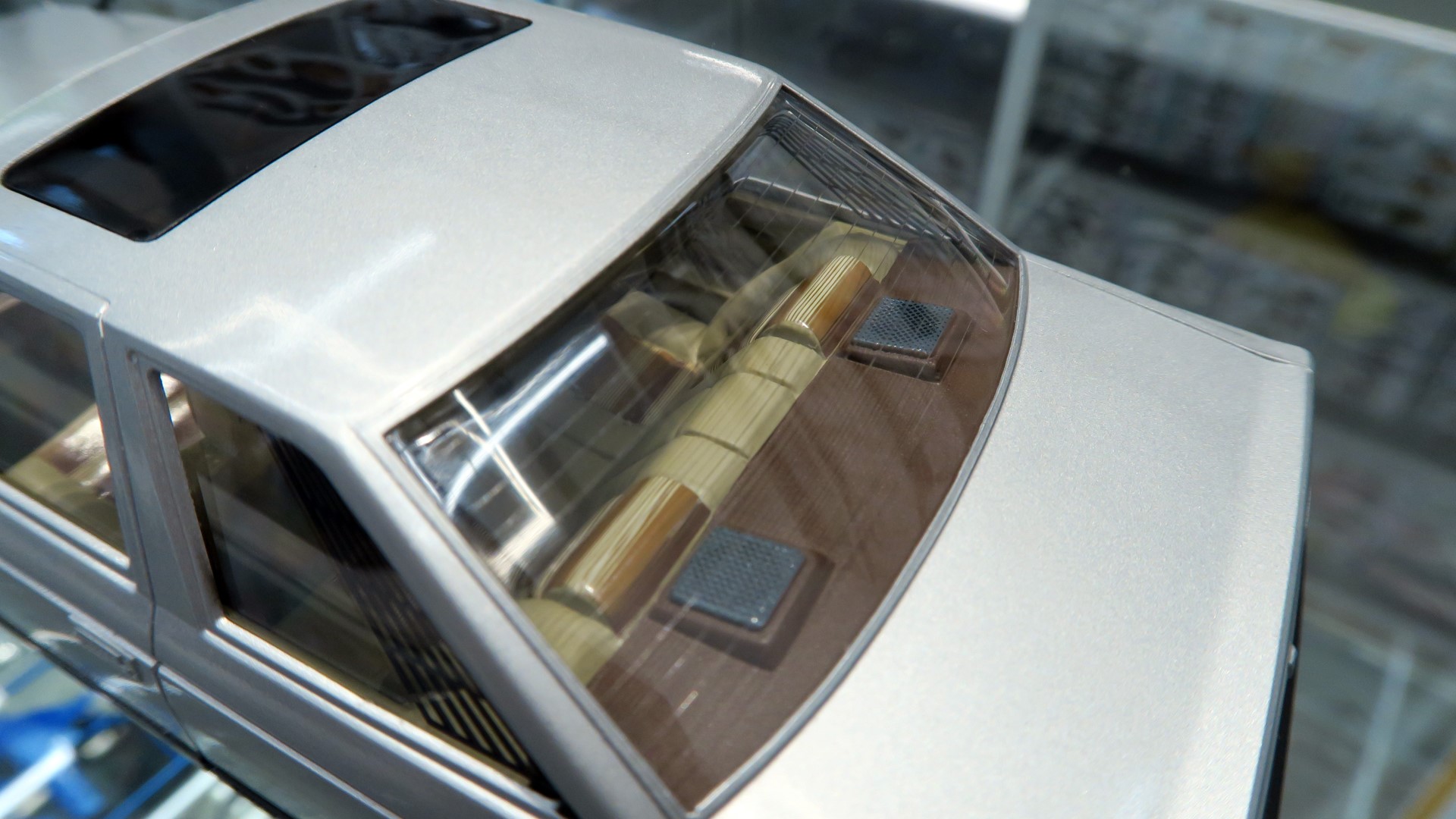 モケットシートのストライプ柄はスライドマークで再現されているので塗り分ける必要がないのはありがたい