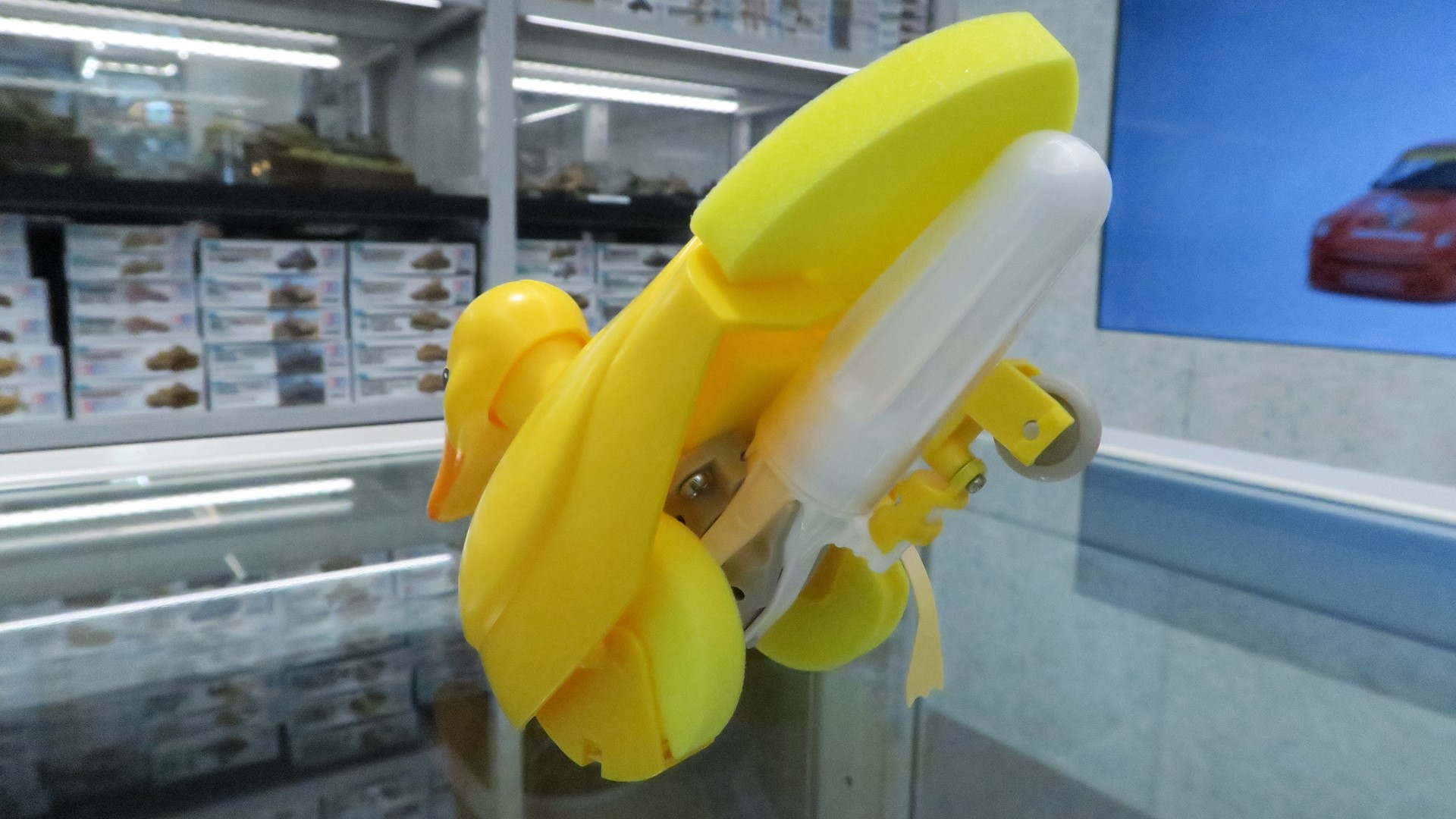 胴体下部にミニ水中モーターを搭載