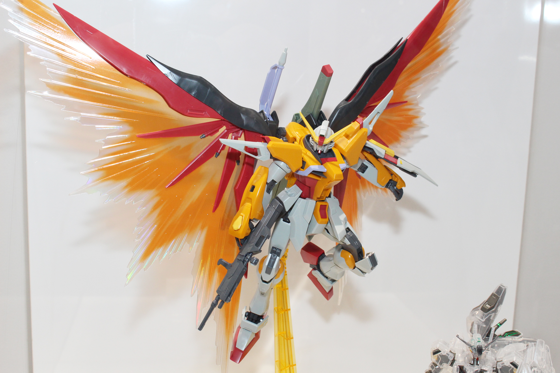 「MG 1/100 ガンダムベース限定 デスティニーガンダム （ハイネ専用機）」。7月27日発売。価格は7,150円。ガンダムベース販売商品