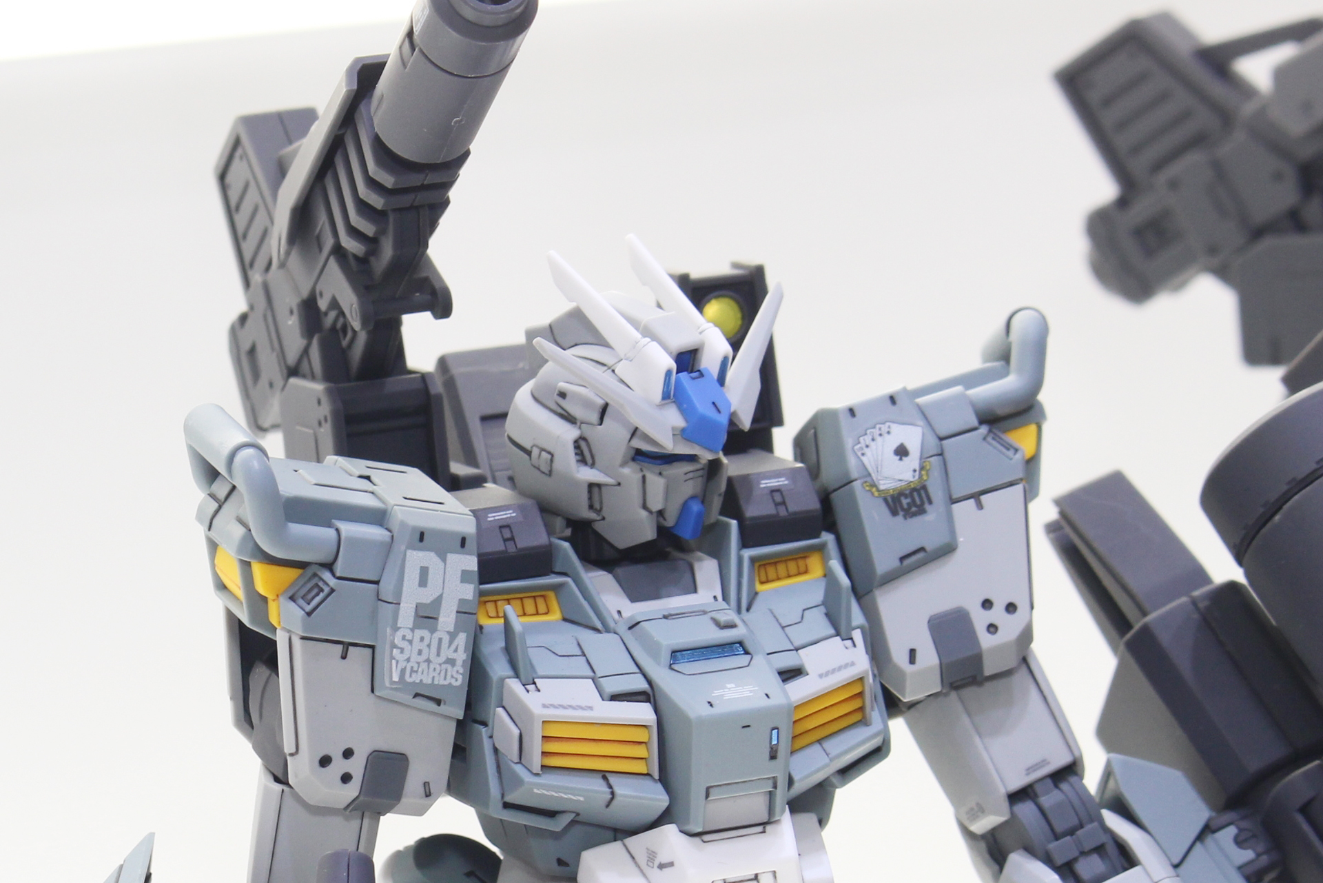 デカールで再現されたV'cardsのエンブレム