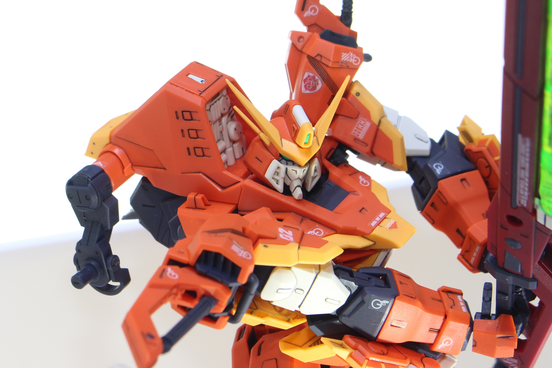 砲戦向け機体のカラミティから一転、近接戦に特化した機体に