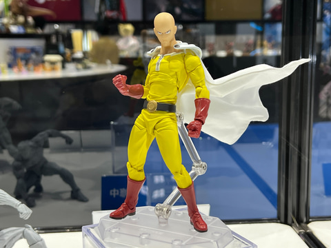 凛々しい表情のワンパンマンなど海洋堂のアクションフィギュアが