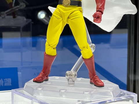 凛々しい表情のワンパンマンなど海洋堂のアクションフィギュアが多数