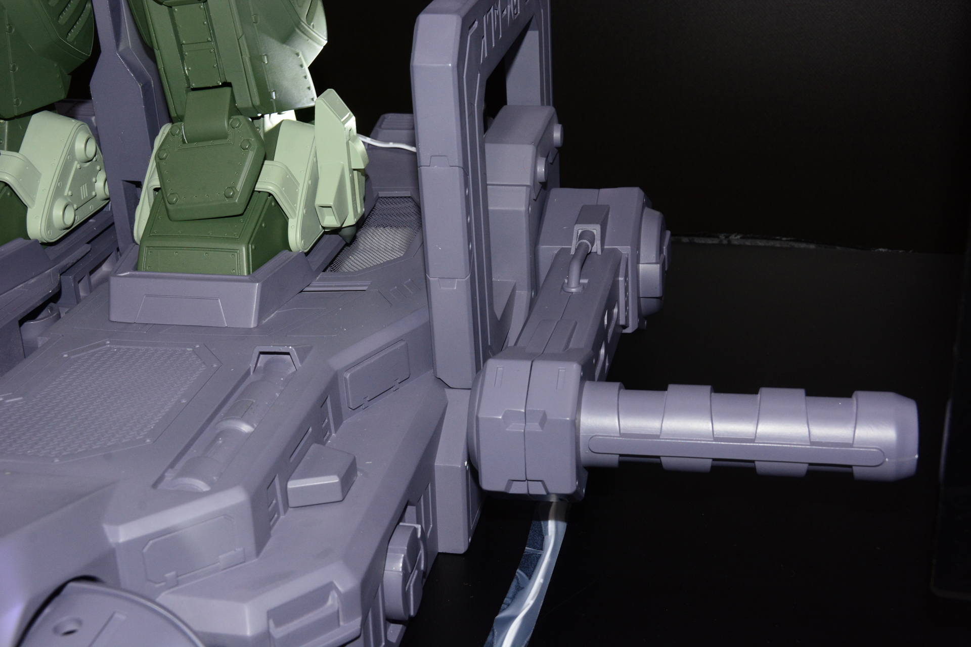 大型のレバーで、降着ポーズから直立に