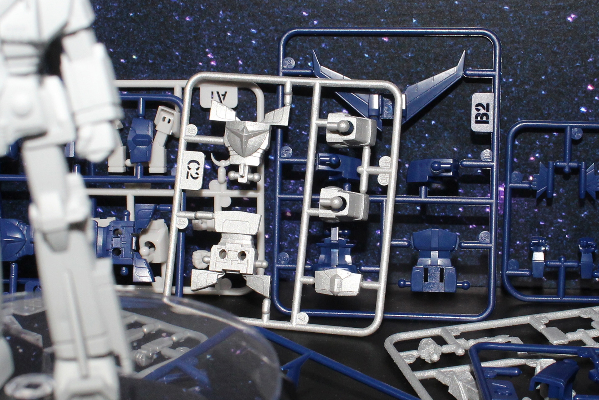 周囲に展示されたランナーにはザンボット3とは別のパーツも……!?　詳細は9月に発表予定