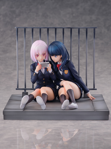 SSSS.GRIDMAN」より仲睦まじく寄り添う2人のフィギュア「新条