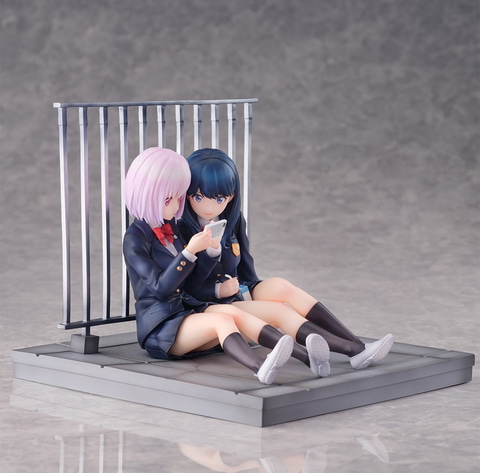 SSSS.GRIDMAN」より仲睦まじく寄り添う2人のフィギュア「新条アカネ