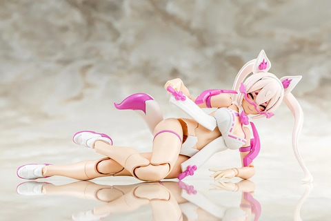 美少女プラモ「メガミデバイス」より華やかな和装姿の「朱羅 九尾 祭