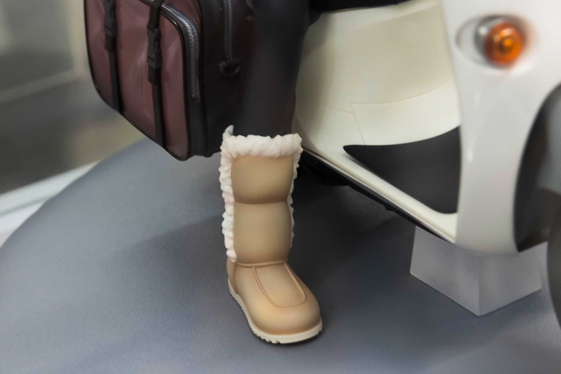 真冬のツーリングでも大丈夫そうな厚手のブーツだ