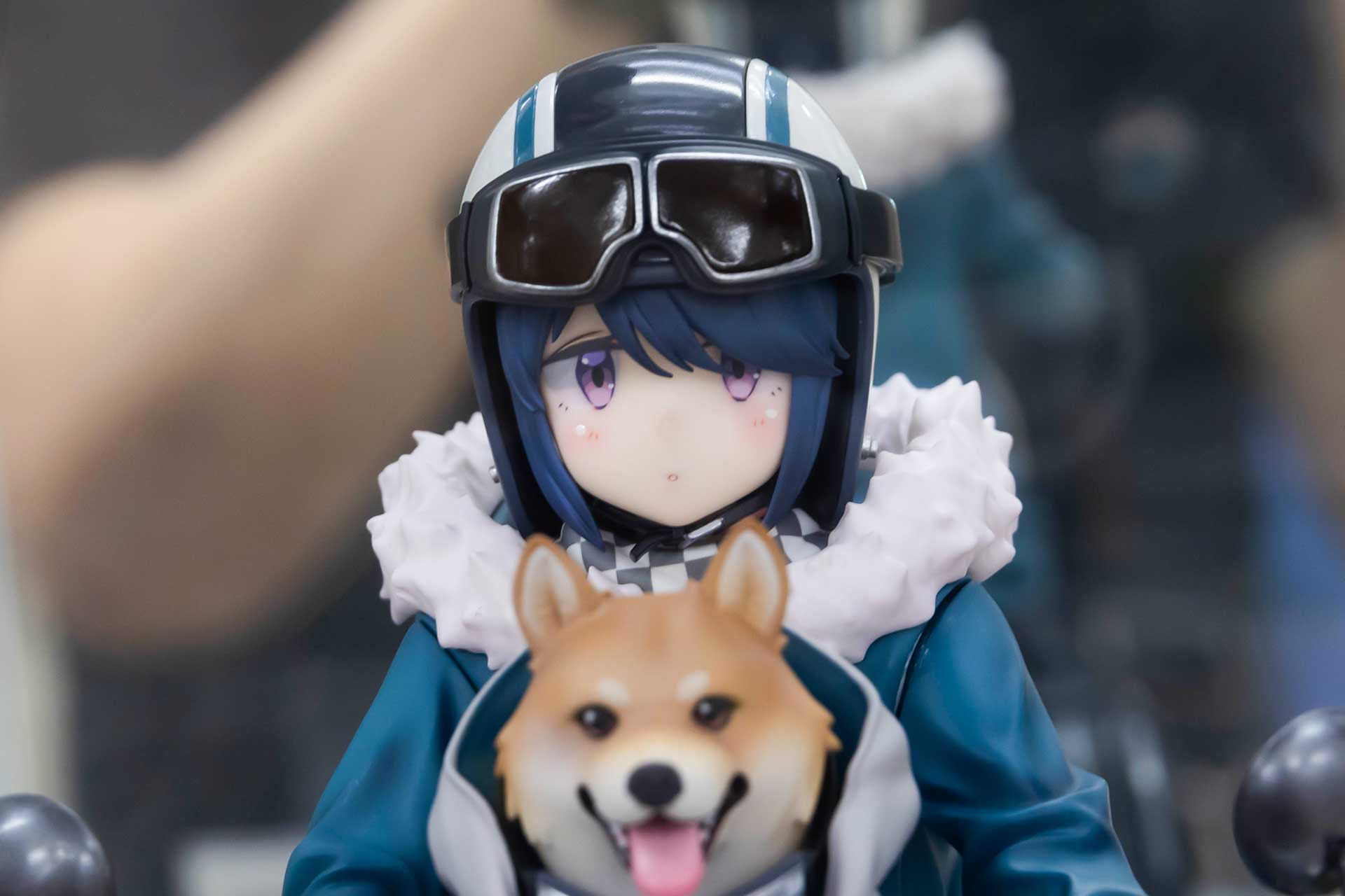 リンの表情は運転に集中しているようだ