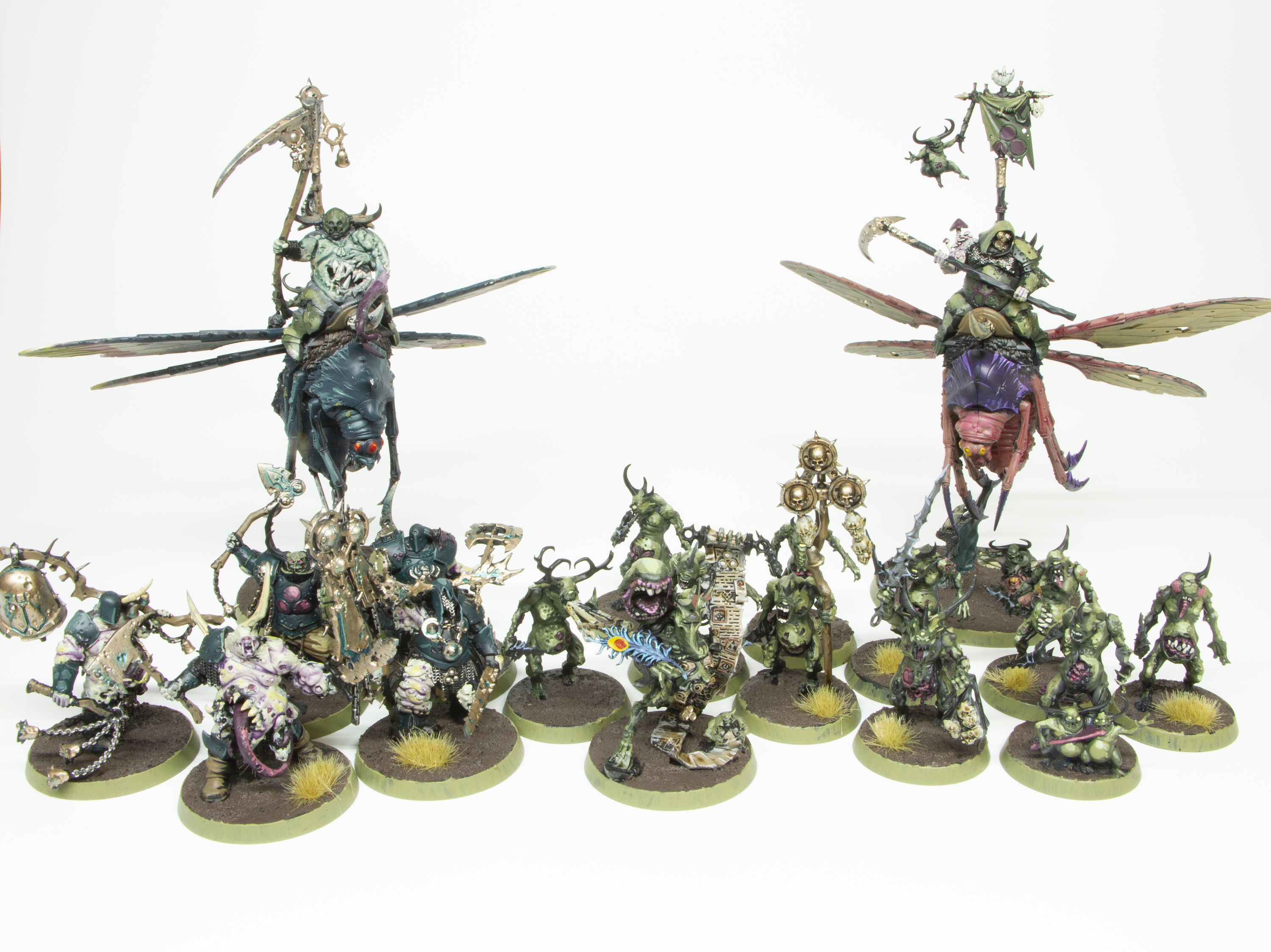 これは別の陣営「マゴットキン・オヴ・ナーグル」のスピアヘッド。全てを塗るのに1カ月はかかっている